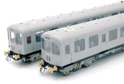 Heljan OO Gauge Class 104 2 Car DMU E50598/E56189 BR Green SYP 1452